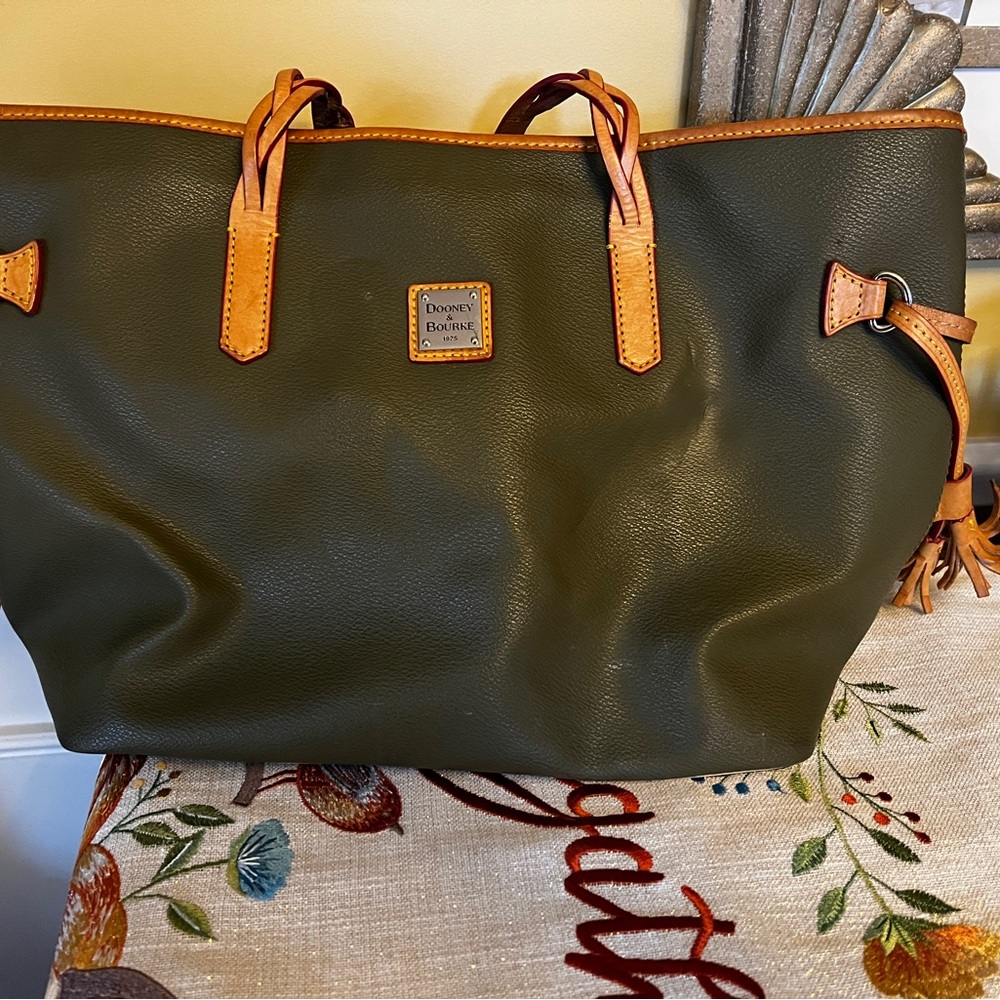 Dooney and Bourke  tote bag